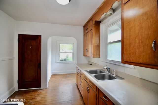 3904 Burton Avenue, Toledo, OH 43612