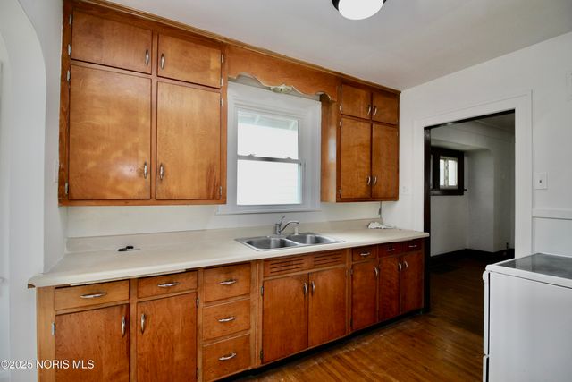 3904 Burton Avenue, Toledo, OH 43612