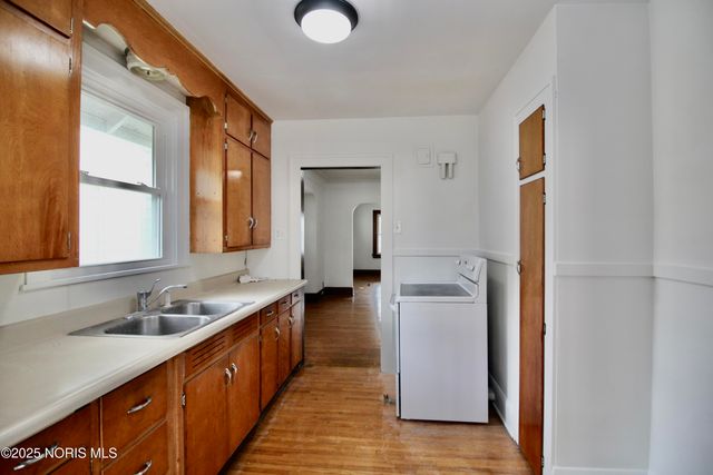 3904 Burton Avenue, Toledo, OH 43612