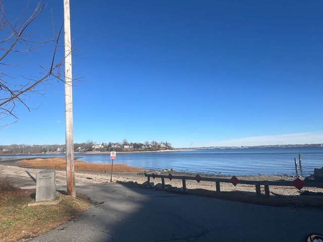 48 Narrows Rd, Bristol, RI 02809