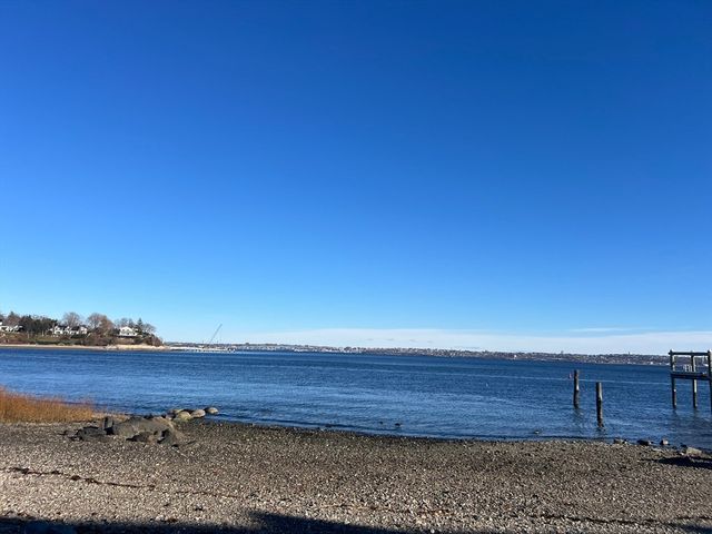 48 Narrows Rd, Bristol, RI 02809