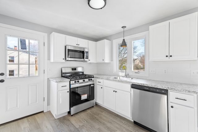 48 Narrows Rd, Bristol, RI 02809