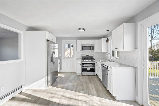 48 Narrows Rd, Bristol, RI 02809