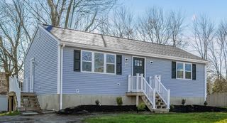 48 Narrows Rd, Bristol, RI 02809