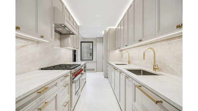 923 5th Ave Apt 4A, New York City, NY 10021