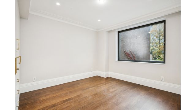 923 5th Ave Apt 4A, New York City, NY 10021