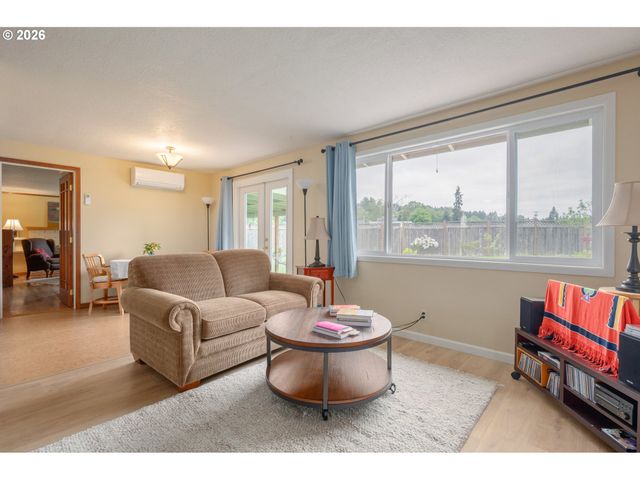 2154 PRINCETON Dr, Eugene, OR 97405
