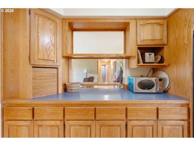 2154 PRINCETON Dr, Eugene, OR 97405
