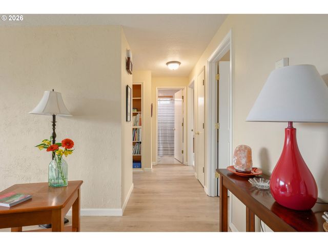2154 PRINCETON Dr, Eugene, OR 97405