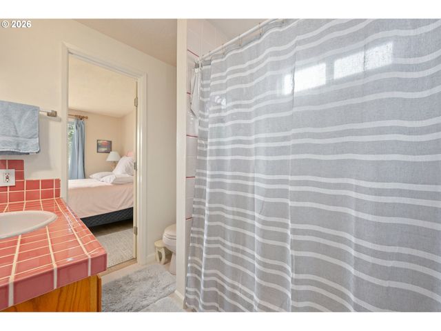 2154 PRINCETON Dr, Eugene, OR 97405