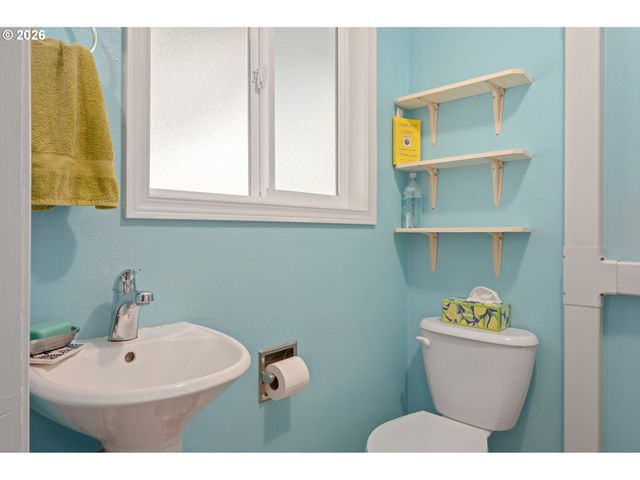 2154 PRINCETON Dr, Eugene, OR 97405