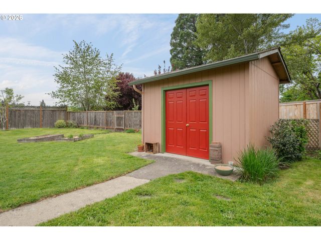 2154 PRINCETON Dr, Eugene, OR 97405