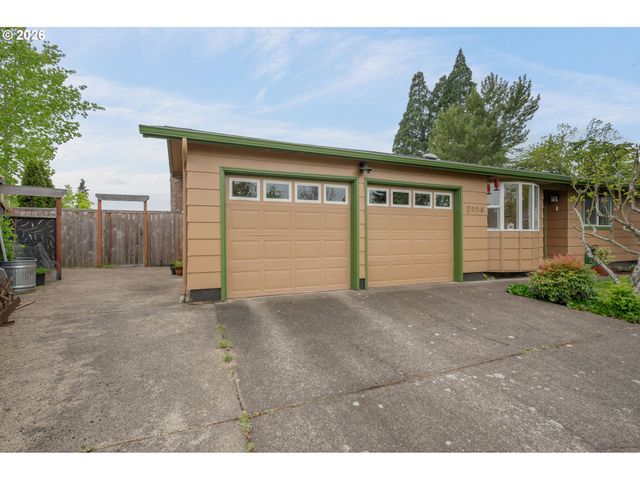 2154 PRINCETON Dr, Eugene, OR 97405