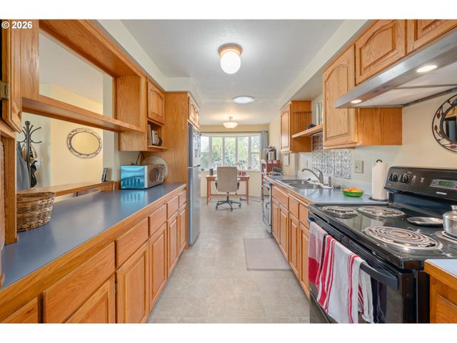 2154 PRINCETON Dr, Eugene, OR 97405