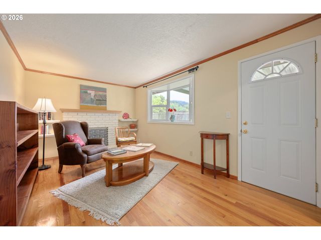 2154 PRINCETON Dr, Eugene, OR 97405