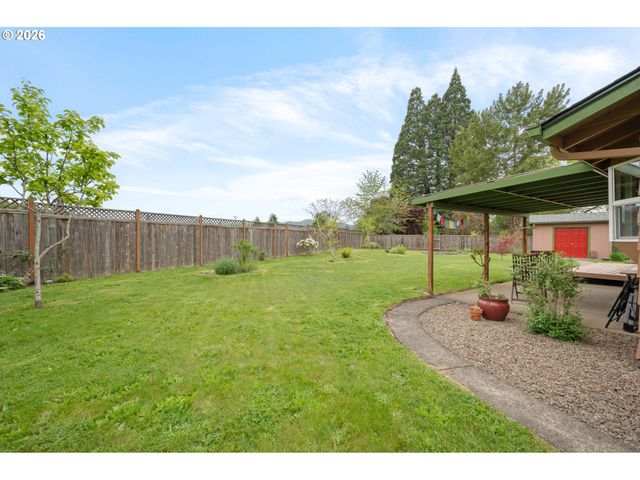 2154 PRINCETON Dr, Eugene, OR 97405