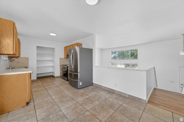 6166 S CUMULUS CIR, Kearns, UT 84118