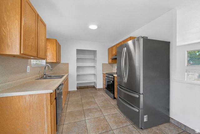 6166 S CUMULUS CIR, Kearns, UT 84118