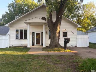 806 E LONDON Avenue, Peoria Heights, IL 61616