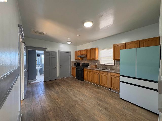 2021 Mitchell St, Oakland, CA 94601