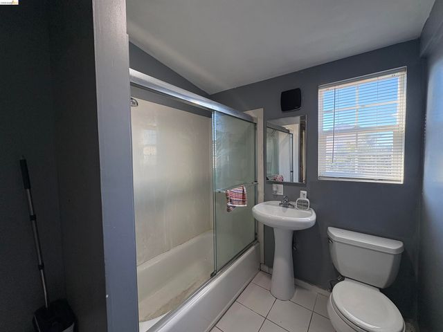 2021 Mitchell St, Oakland, CA 94601