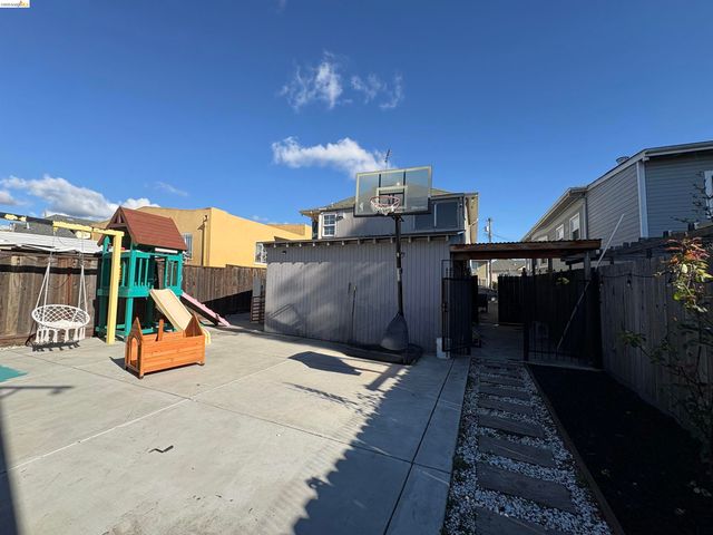 2021 Mitchell St, Oakland, CA 94601