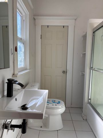 2021 Mitchell St, Oakland, CA 94601