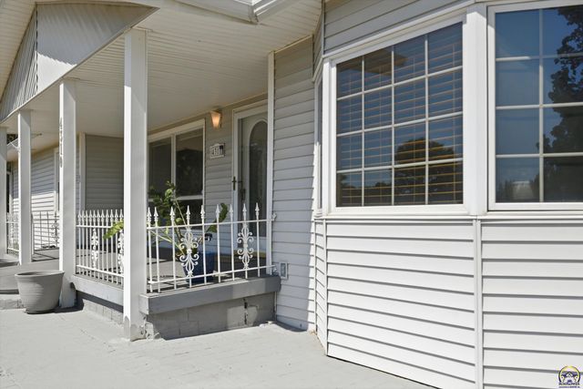 4310 NW 46th ST, Topeka, KS 66618