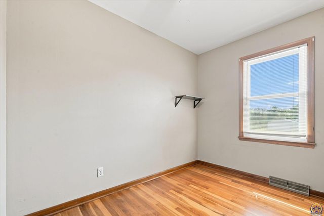 4310 NW 46th ST, Topeka, KS 66618