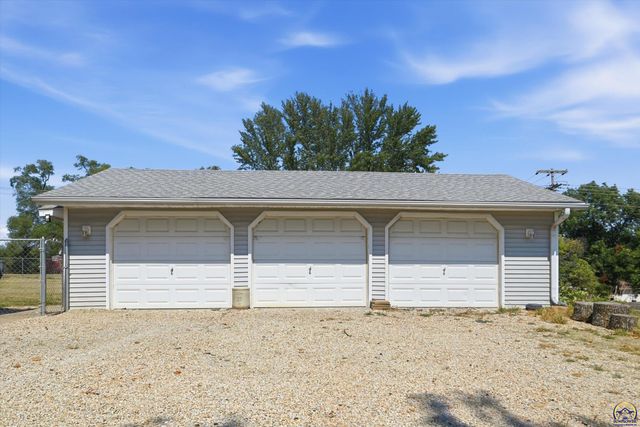 4310 NW 46th ST, Topeka, KS 66618