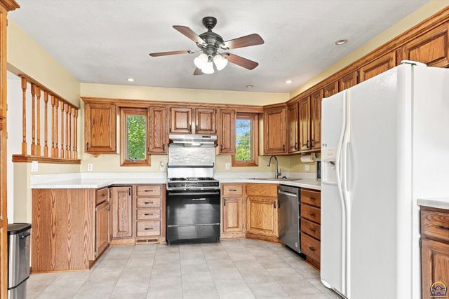 4310 NW 46th ST, Topeka, KS 66618