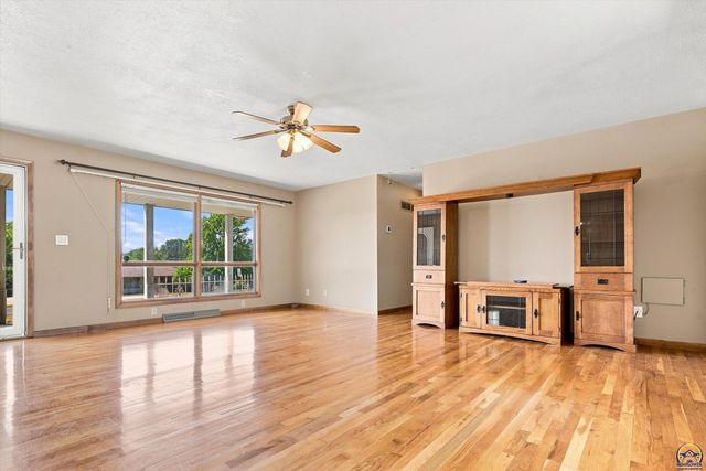 4310 NW 46th ST, Topeka, KS 66618