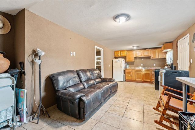 9245 S 4TH Avenue, Phoenix, AZ 85041