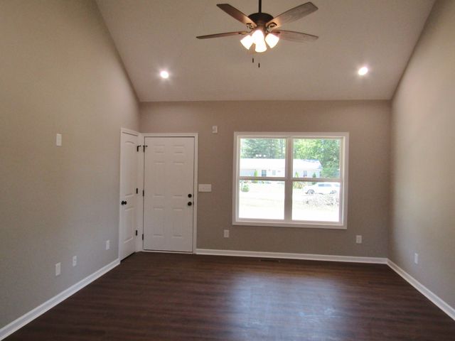 470 Crescent Factory Rd, Lawrenceburg, TN 38464