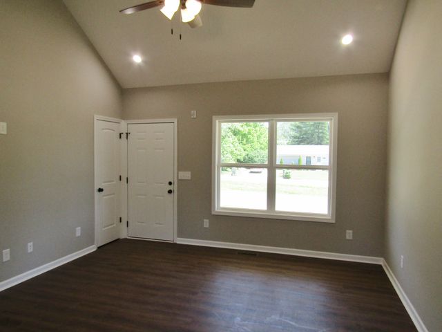 470 Crescent Factory Rd, Lawrenceburg, TN 38464