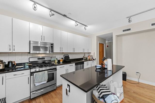 24 Bay State Rd 5, Cambridge, MA 02138