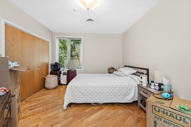 24 Bay State Rd 5, Cambridge, MA 02138
