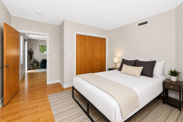 24 Bay State Rd 5, Cambridge, MA 02138