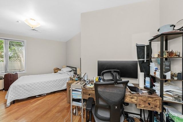 24 Bay State Rd 5, Cambridge, MA 02138