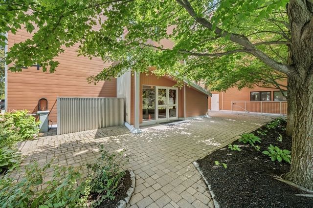 24 Bay State Rd 5, Cambridge, MA 02138