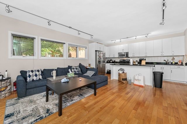 24 Bay State Rd 5, Cambridge, MA 02138