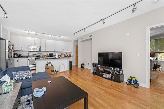 24 Bay State Rd 5, Cambridge, MA 02138