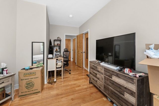 24 Bay State Rd 5, Cambridge, MA 02138