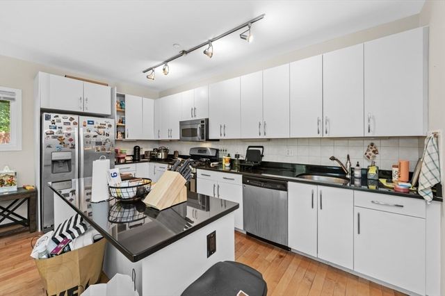 24 Bay State Rd 5, Cambridge, MA 02138
