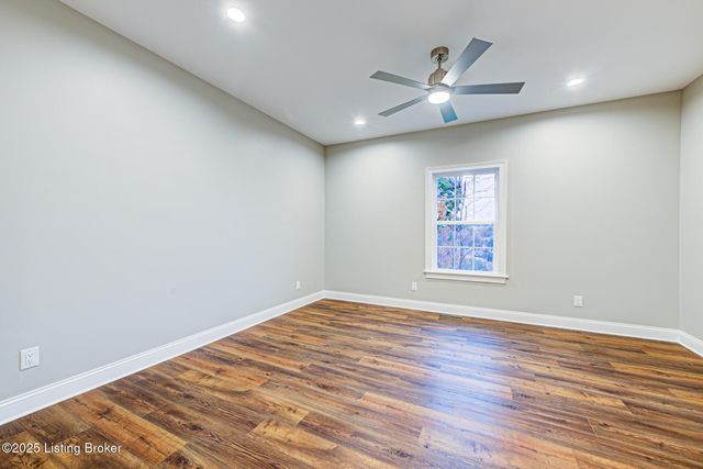 4412 Stone Wynde Dr, Louisville, KY 40272