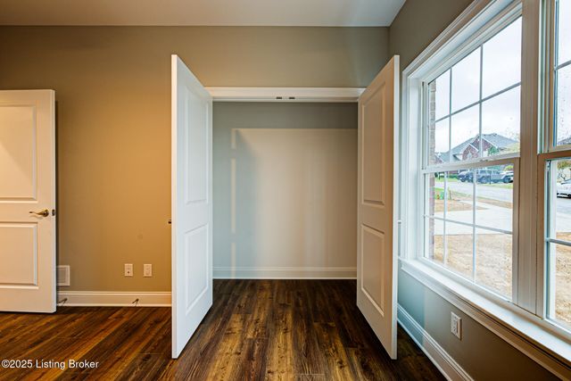 4412 Stone Wynde Dr, Louisville, KY 40272