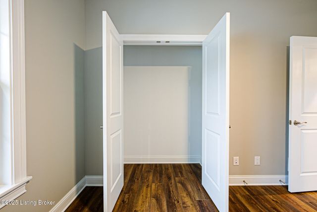 4412 Stone Wynde Dr, Louisville, KY 40272