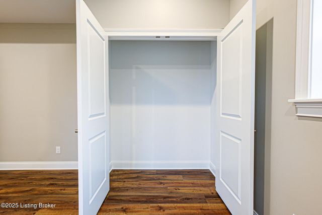 4412 Stone Wynde Dr, Louisville, KY 40272