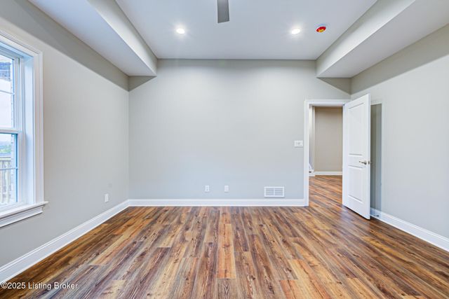 4412 Stone Wynde Dr, Louisville, KY 40272