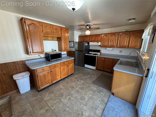 9828 Barkley Street, Van Buren Charter Township, MI 48111